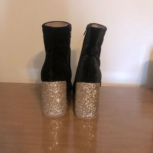 7.5 Betsey Johnson Velvet Black Gold Heel Boot